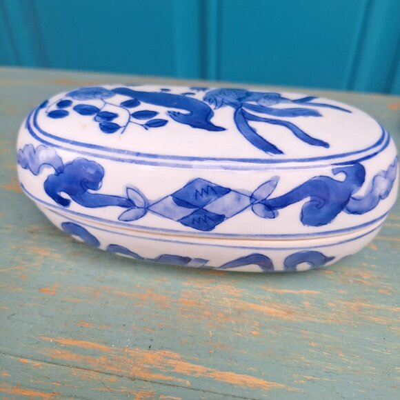 Vintage Porcelain Box Chinoiserie Blue and White Bird Lid Handmade Glass Ceramic - Picture 14 of 17